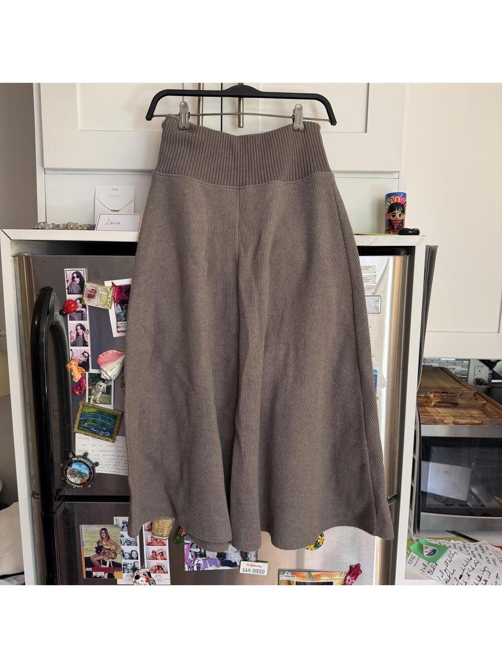 Grey ribbed knit midi skirt with elastic waistband #midi #knit #zar